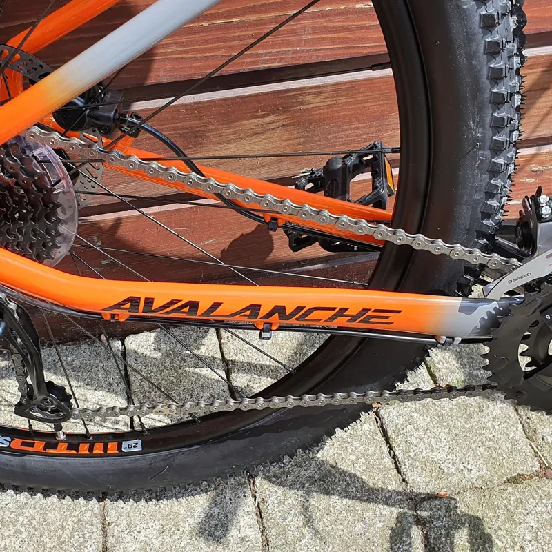 Giant avalanche bike on sale